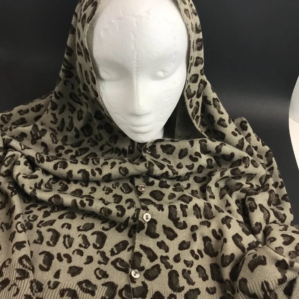 Multi-functional unbranded, cheetah print scarf/wrap